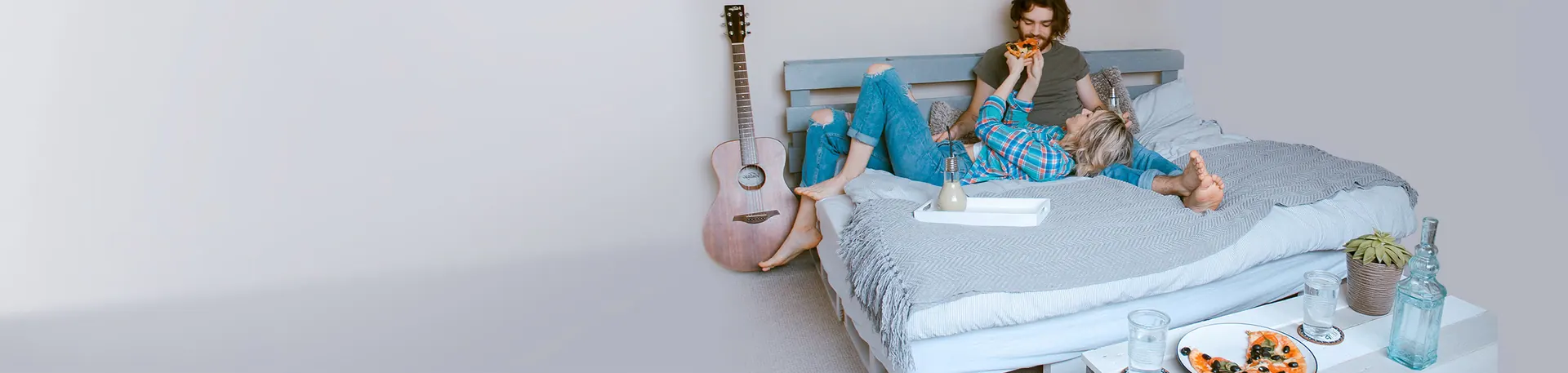 Pora ilsisi ant lovos ir valgo picą